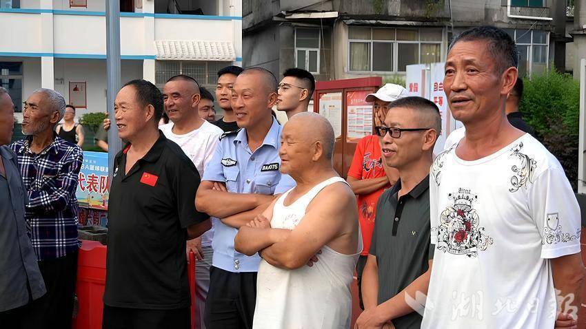 身影在球场, 别熟悉, 快被打爆了